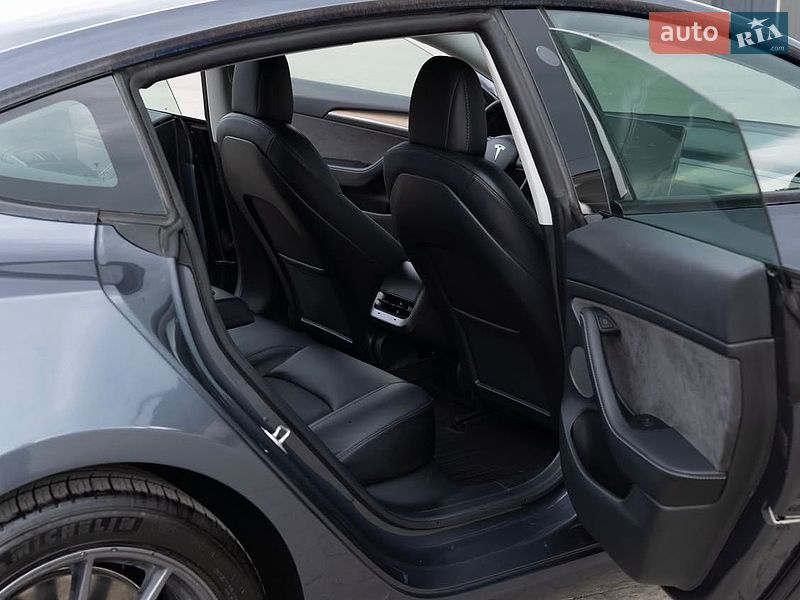 Седан Tesla Model 3 2022 в Львове