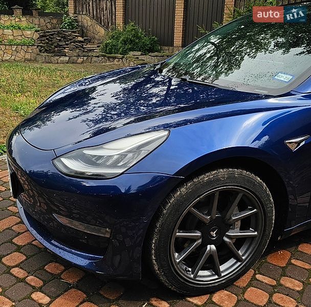 Седан Tesla Model 3 2020 в Запоріжжі