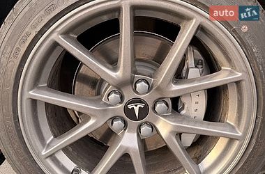 Седан Tesla Model 3 2022 в Шептицькому