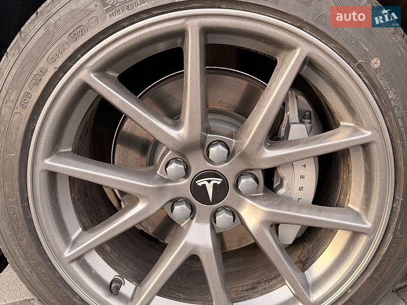 Седан Tesla Model 3 2022 в Шептицькому