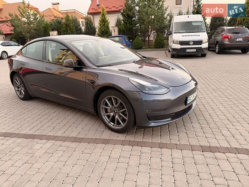 Седан Tesla Model 3 2022 в Шептицькому