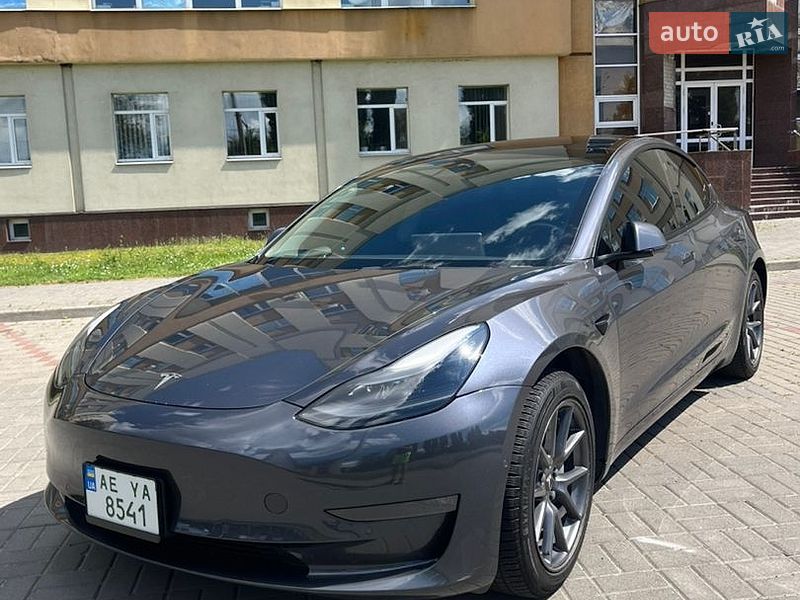 Седан Tesla Model 3 2022 в Черкасах