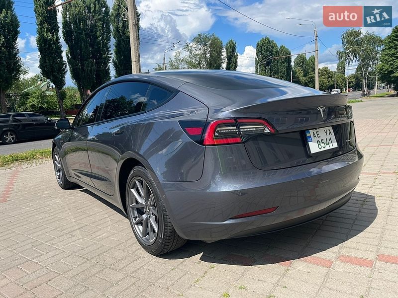 Седан Tesla Model 3 2022 в Черкасах