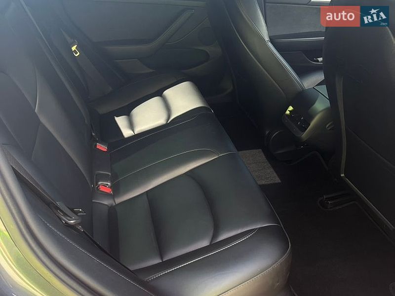 Седан Tesla Model 3 2022 в Черкасах