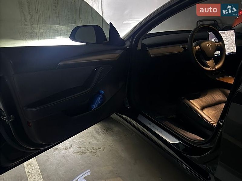 Седан Tesla Model 3 2019 в Киеве