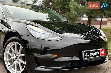Седан Tesla Model 3 2018 в Вінниці