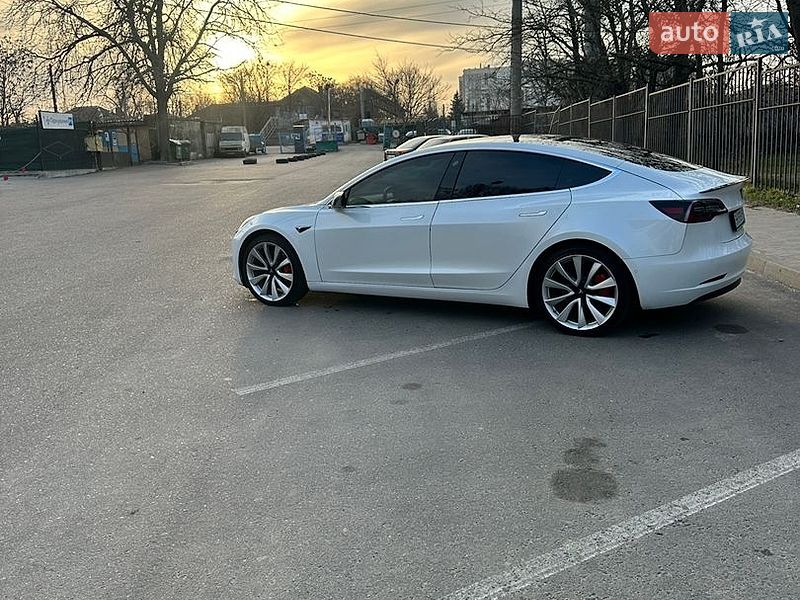 Седан Tesla Model 3 2019 в Одесі