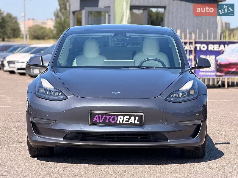 Седан Tesla Model 3 2021 в Кривом Роге