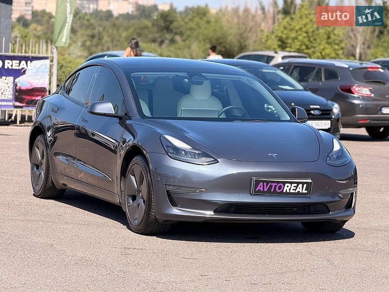 Седан Tesla Model 3 2021 в Кривом Роге