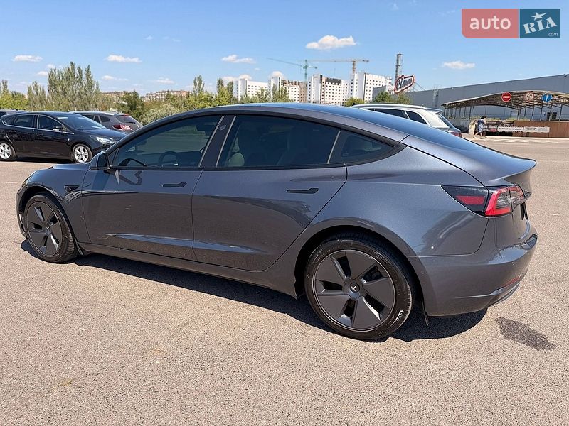 Седан Tesla Model 3 2021 в Кривом Роге
