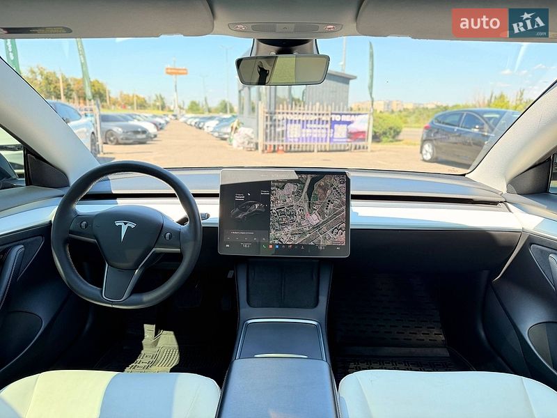 Седан Tesla Model 3 2021 в Кривом Роге