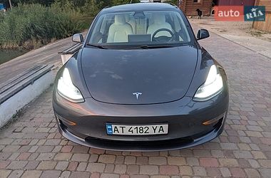 Седан Tesla Model 3 2020 в Ивано-Франковске