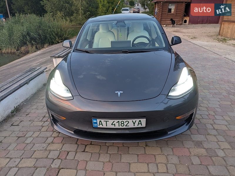 Tesla Model 3, фото из объявления