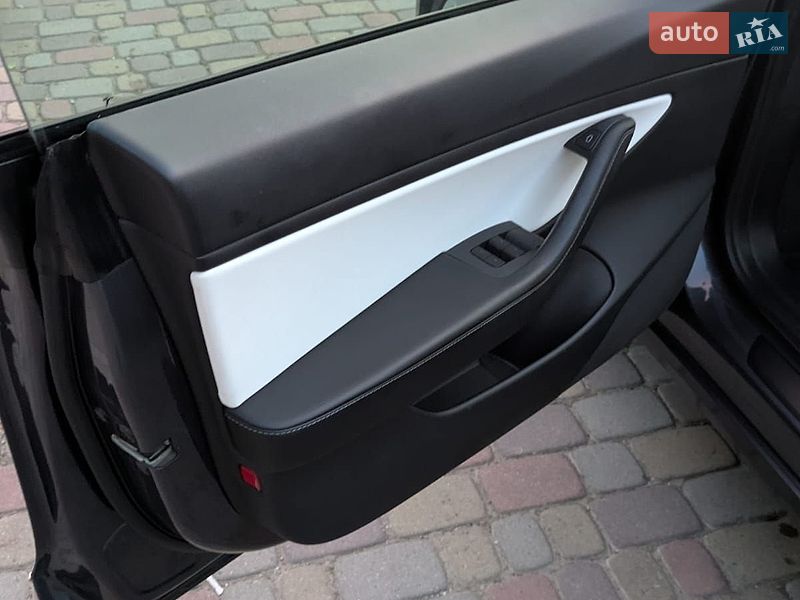 Седан Tesla Model 3 2020 в Ивано-Франковске