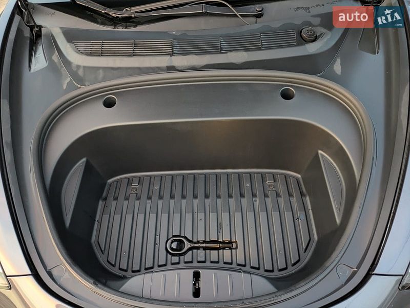 Седан Tesla Model 3 2020 в Ивано-Франковске