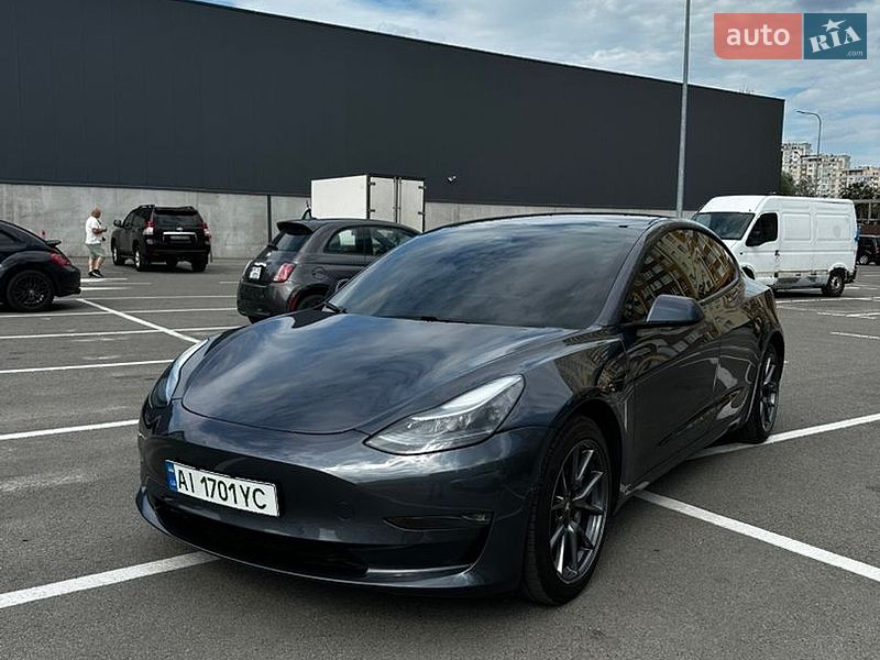 Седан Tesla Model 3 2020 в Киеве