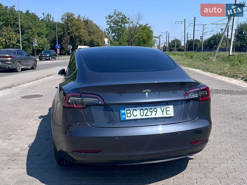 Седан Tesla Model 3 2019 в Львові