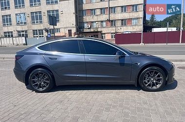 Седан Tesla Model 3 2019 в Львові