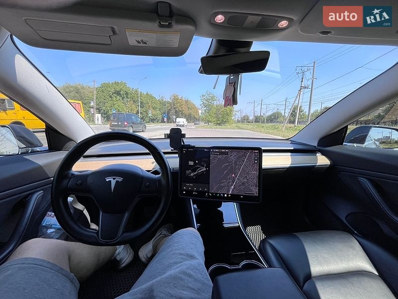 Седан Tesla Model 3 2019 в Львові