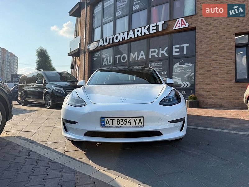 Седан Tesla Model 3 2021 в Ивано-Франковске