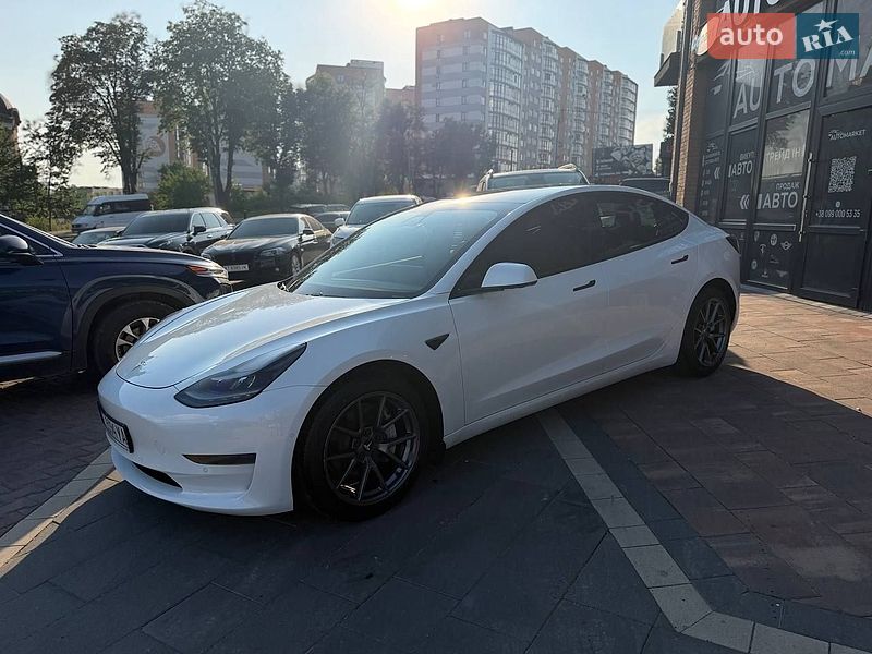 Седан Tesla Model 3 2021 в Ивано-Франковске
