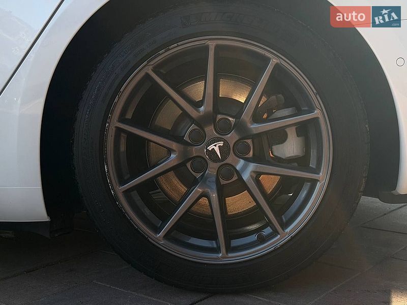 Седан Tesla Model 3 2021 в Ивано-Франковске