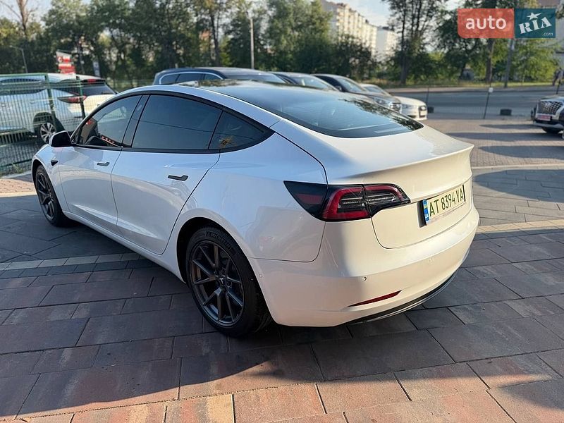 Седан Tesla Model 3 2021 в Ивано-Франковске