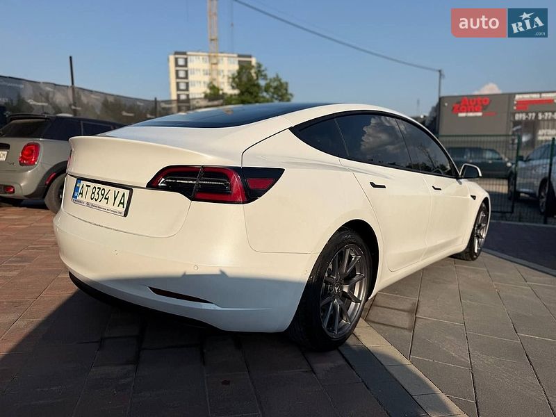 Седан Tesla Model 3 2021 в Ивано-Франковске