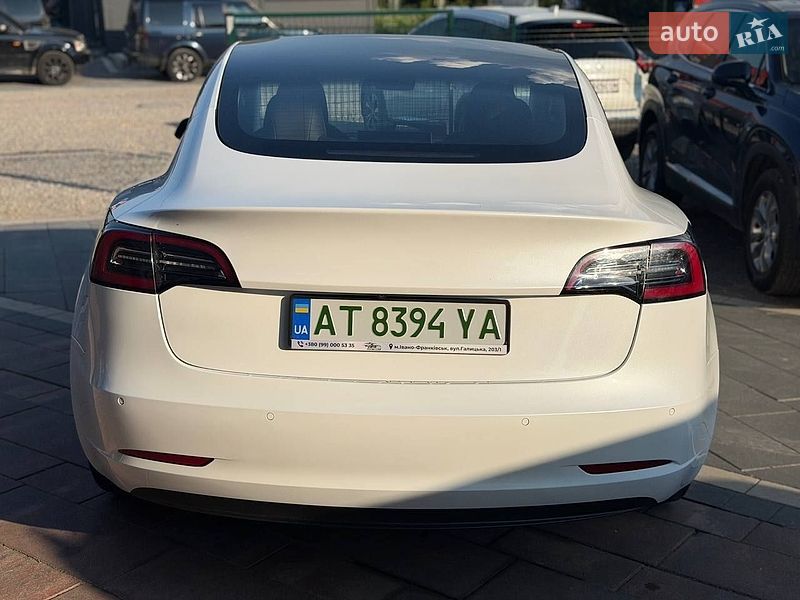 Седан Tesla Model 3 2021 в Івано-Франківську