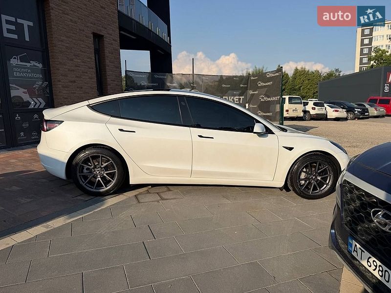 Седан Tesla Model 3 2021 в Ивано-Франковске