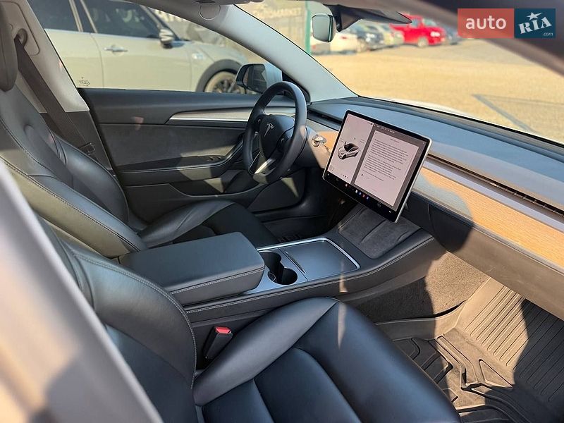 Седан Tesla Model 3 2021 в Івано-Франківську