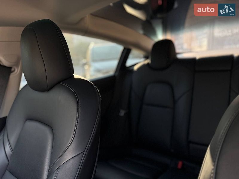 Седан Tesla Model 3 2021 в Ивано-Франковске