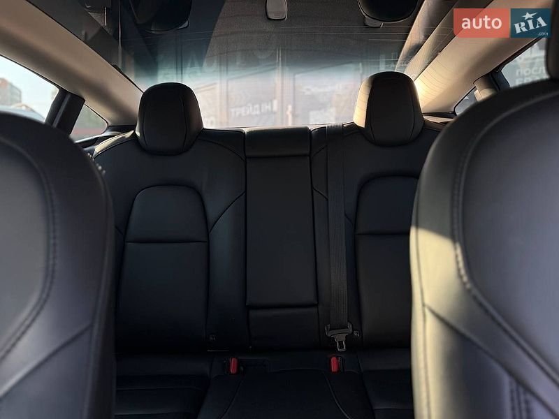 Седан Tesla Model 3 2021 в Ивано-Франковске