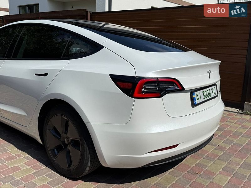 Седан Tesla Model 3 2023 в Києві
