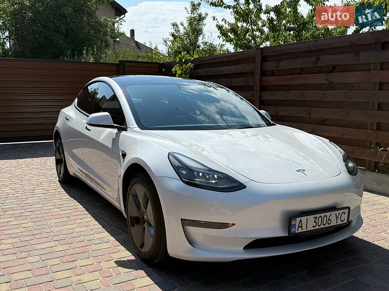 Седан Tesla Model 3 2023 в Києві