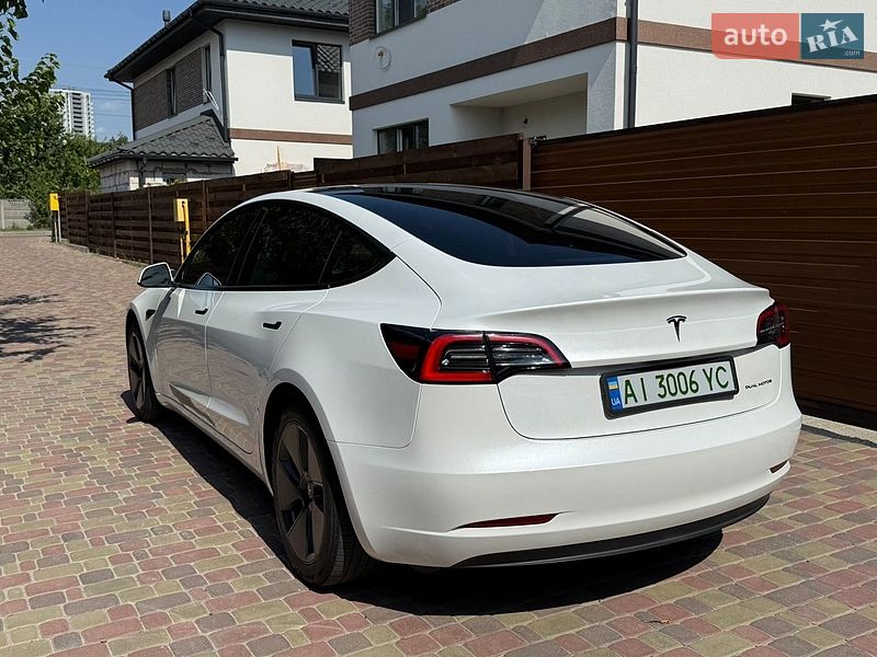 Седан Tesla Model 3 2023 в Києві
