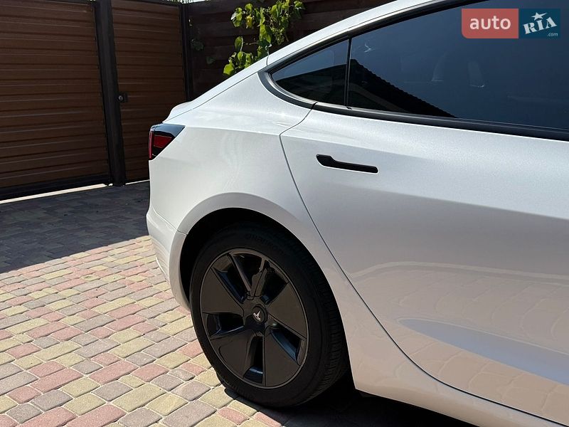 Седан Tesla Model 3 2023 в Києві