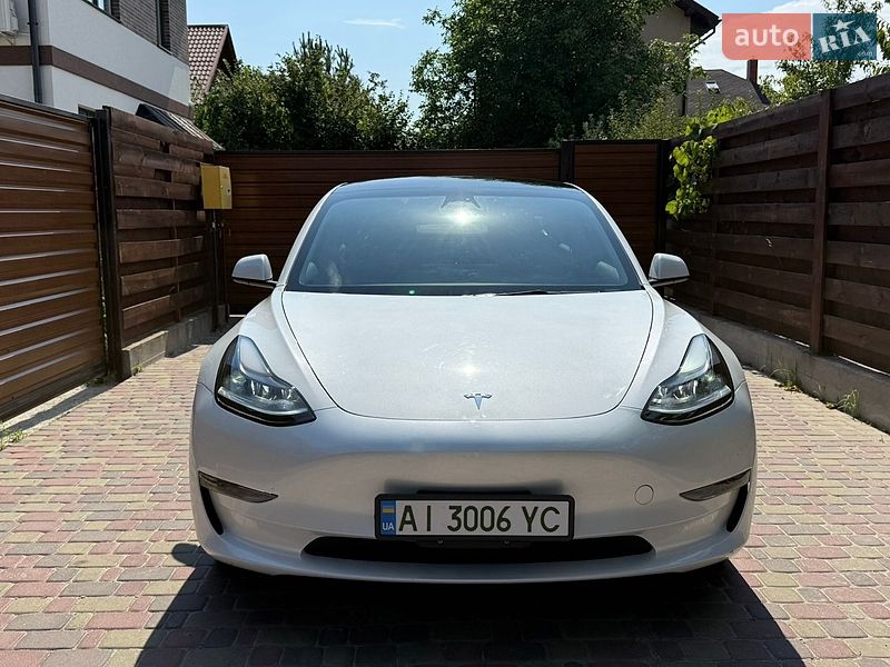 Седан Tesla Model 3 2023 в Києві