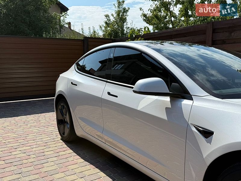Седан Tesla Model 3 2023 в Києві