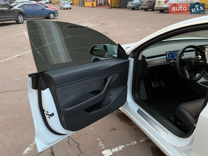 Седан Tesla Model 3 2020 в Житомире