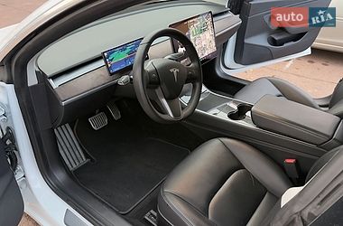 Седан Tesla Model 3 2020 в Житомире