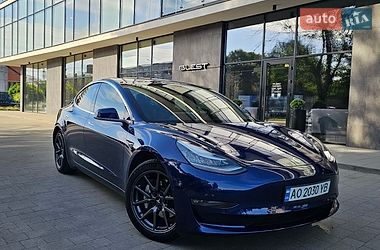 Седан Tesla Model 3 2018 в Ужгороді