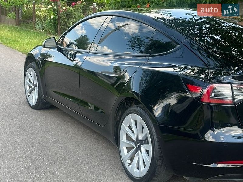 Седан Tesla Model 3 2021 в Львові