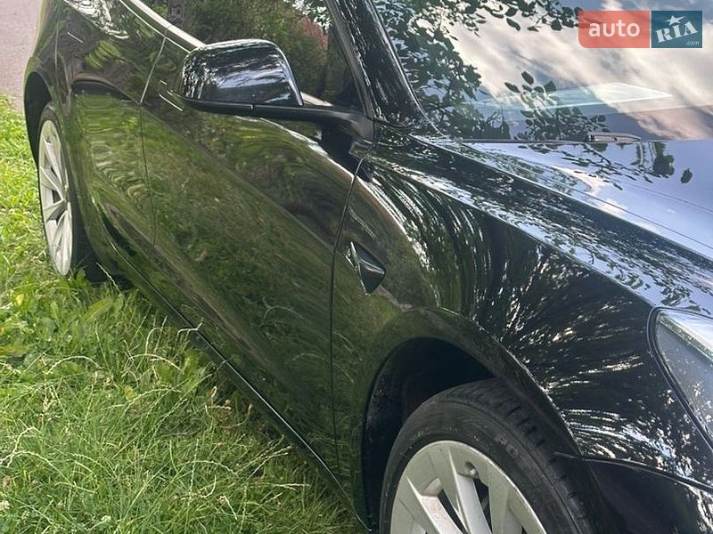 Седан Tesla Model 3 2021 в Львові