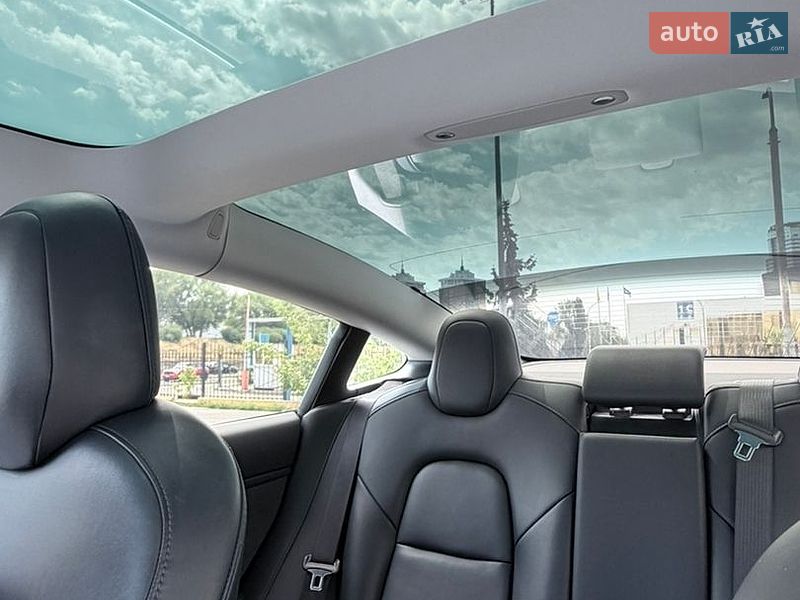 Седан Tesla Model 3 2019 в Києві