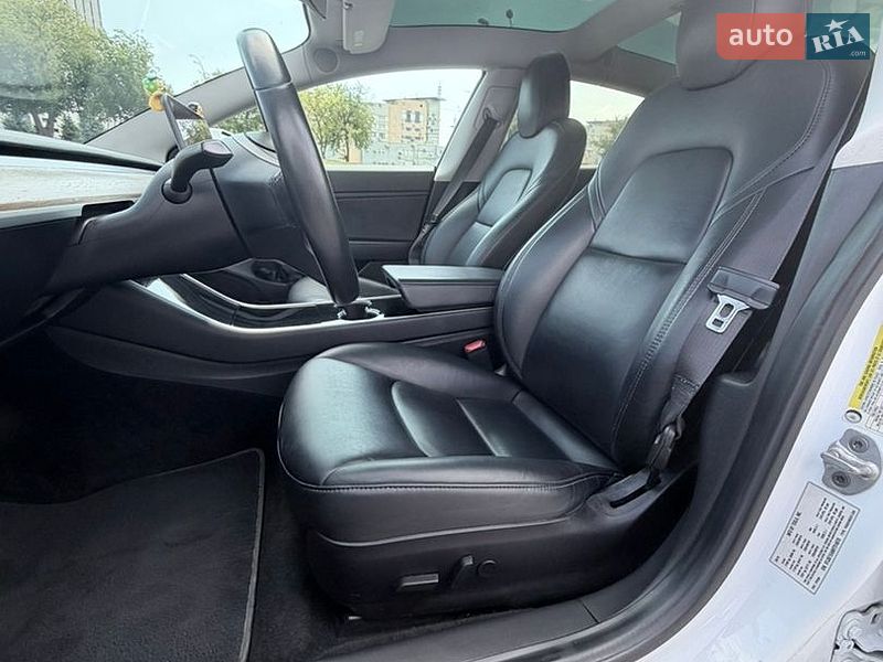 Седан Tesla Model 3 2019 в Києві