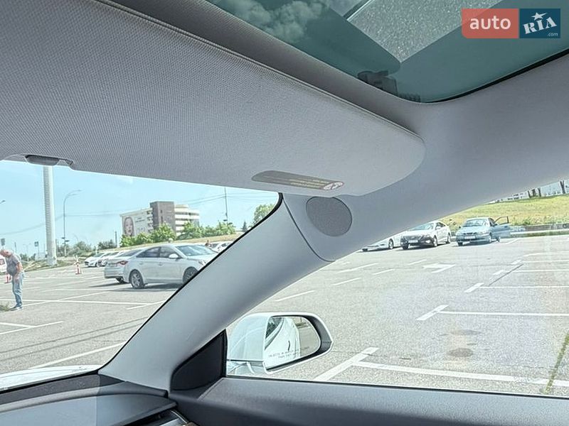Седан Tesla Model 3 2019 в Києві