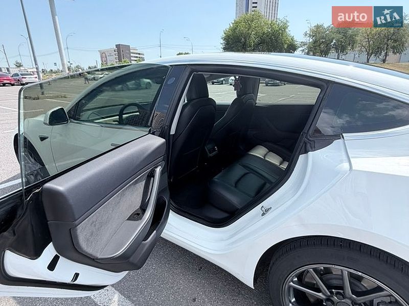 Седан Tesla Model 3 2019 в Києві