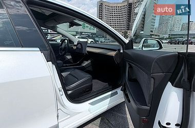 Седан Tesla Model 3 2019 в Києві