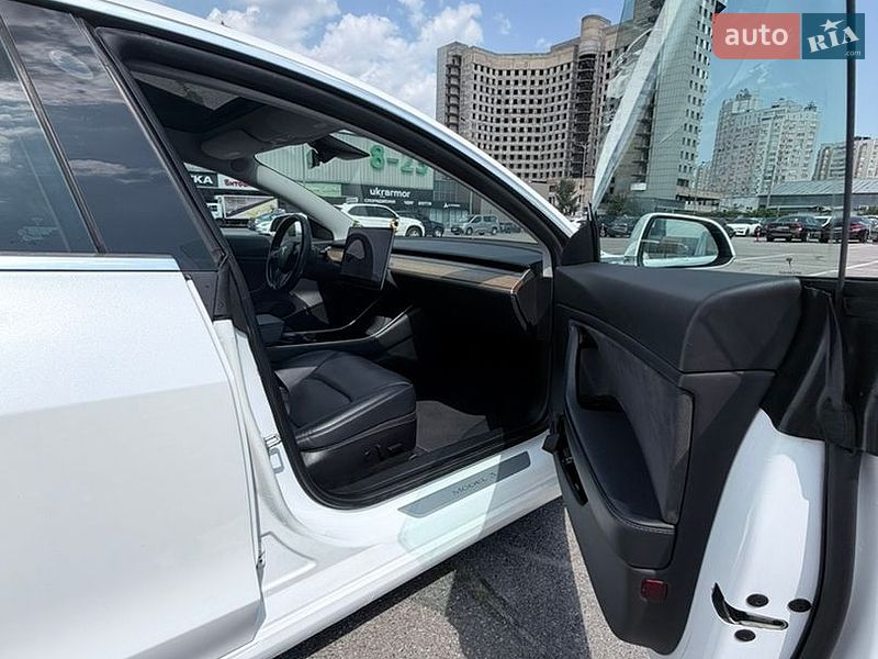 Седан Tesla Model 3 2019 в Києві